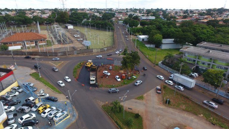 Conjunto de 15 semáforos colocarão fim ao congestionamento da rotatória da Ceará com a Zahran