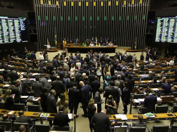 PSL propõe mandado de segurança coletivo para adiar tributos no Brasil