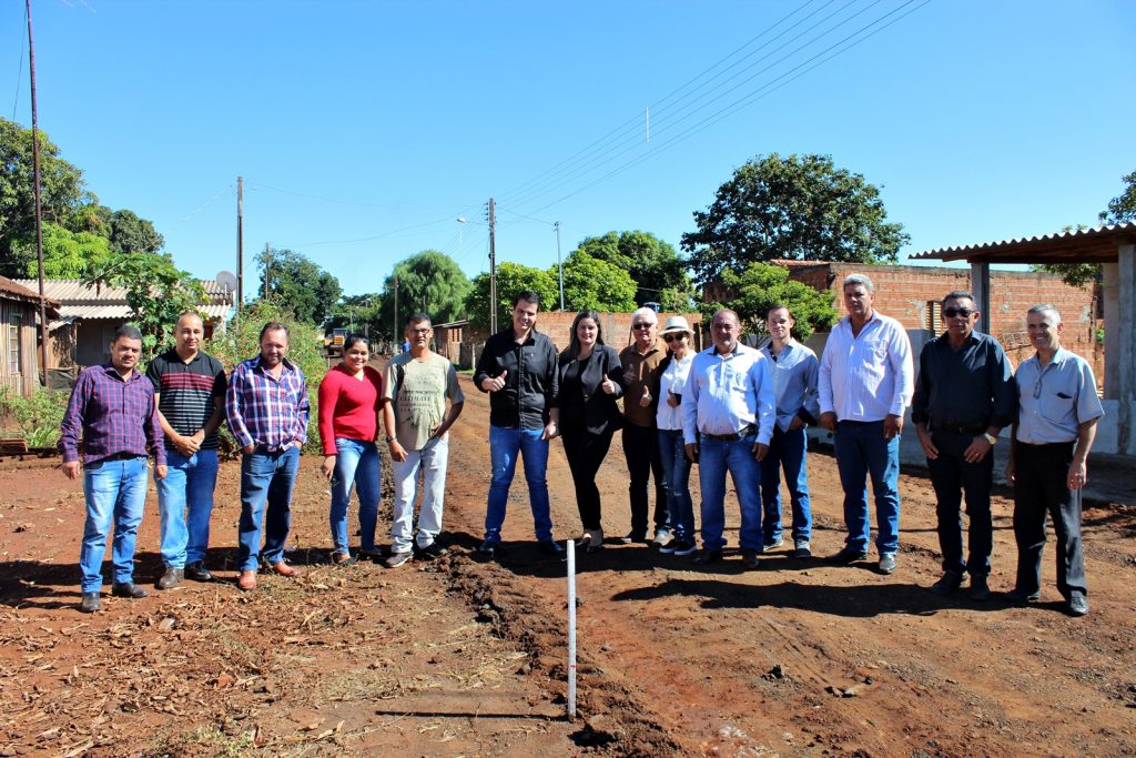 Douradina: Prefeitura lança obra de asfalto e academia ao ar livre na Vila Muruim