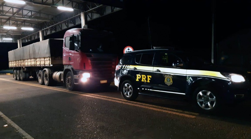 PRF recupera em Sidrolândia caminhão roubado em SP há quatro anos