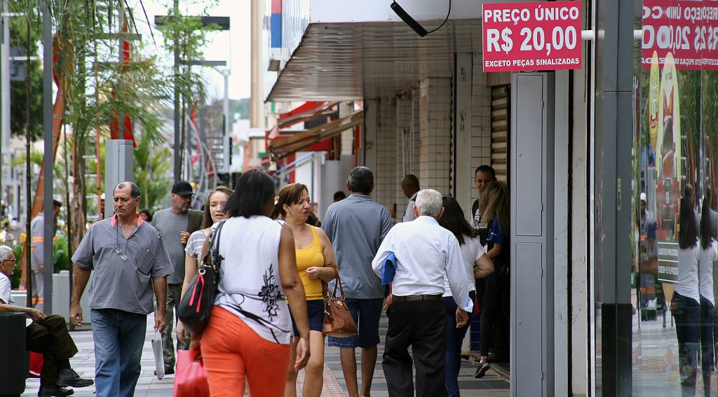 A um dia do depósito, folha de R$ 395 milhões deve movimentar economia de MS