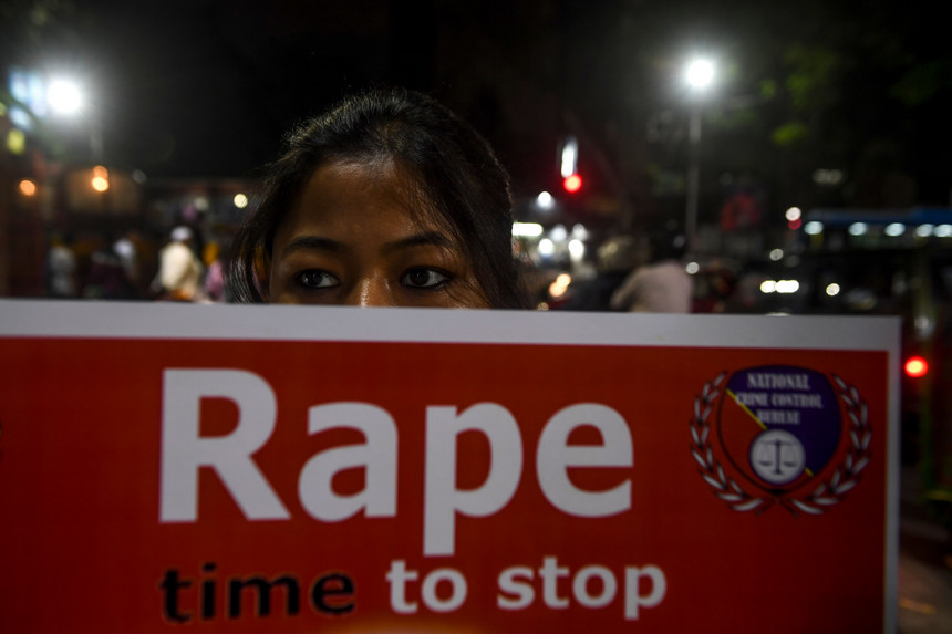 Menina indiana de seis anos violada por um homem que tentou cegá-la para que não o reconhecesse