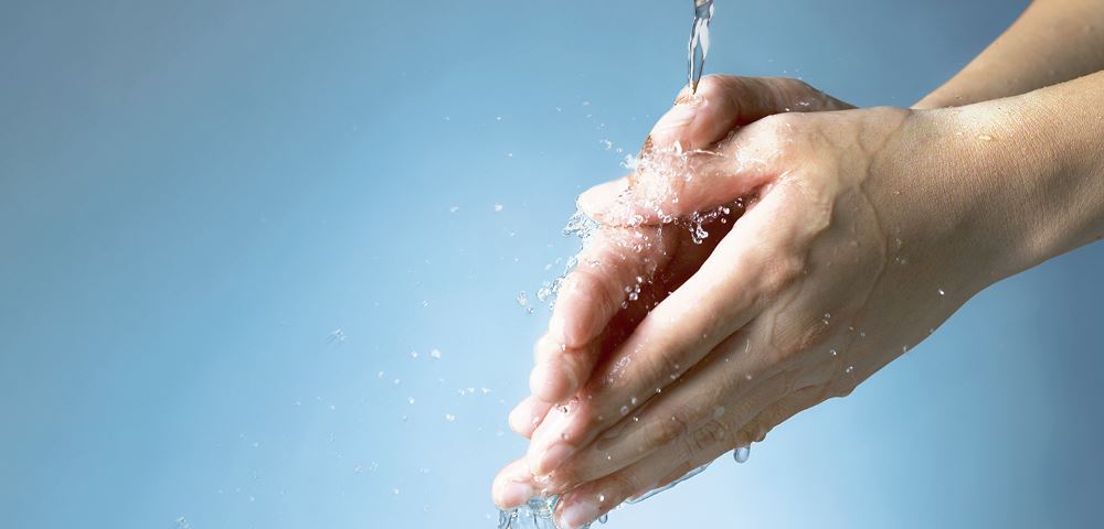 Mãos secas devido a desinfetante? 4 dicas para mantê-las bem hidratadas