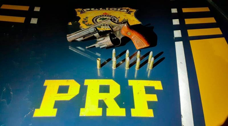 PRF apreende revólver e munições em Juti