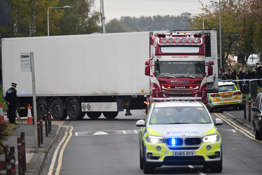 Caso do caminhão de Essex: Detidos na França considerados culpados da morte de 39 pessoas