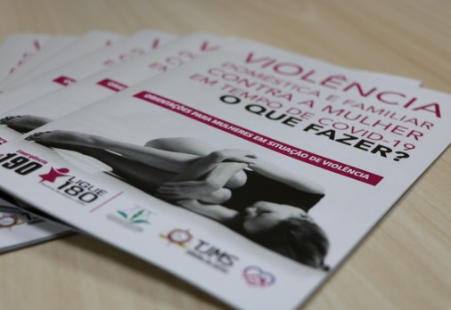 Cartilha orienta mulheres vítimas de violência doméstica e familiar