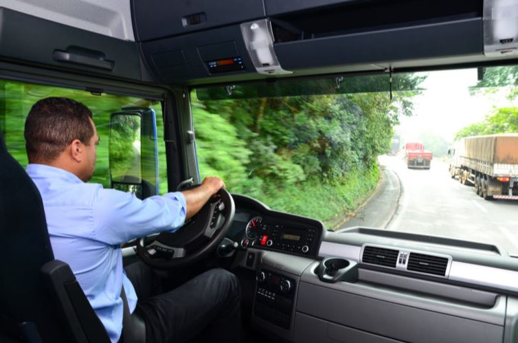 Funtrab oferece 4 oportunidades de motorista carreteiro para Pessoas com Deficiência (PcD)