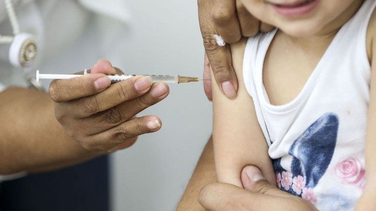 Vacinação contra a Poliomielite continua disponível nas 71 unidades básicas e de saúde da família da capital