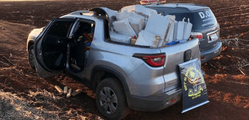 Policiais encontram veículo abandonado carregado com 1.2 tonelada de maconha – vídeo