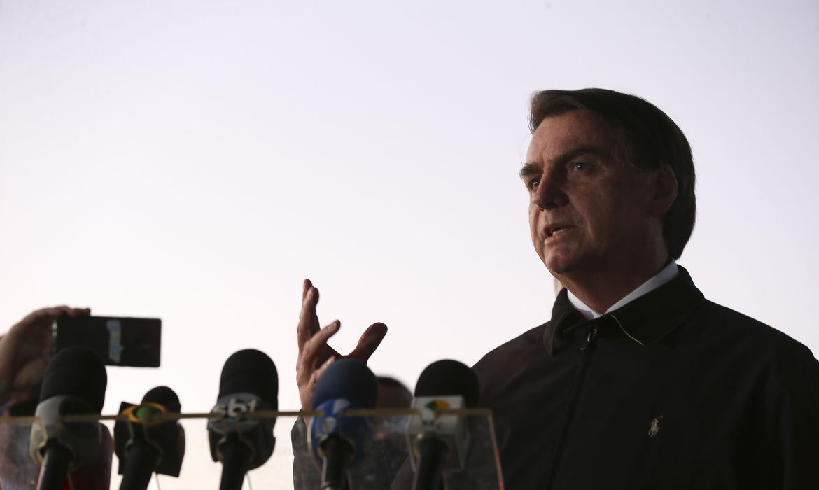 Bolsonaro elogia Decotelli e diz que ministro está ciente de equívoco
