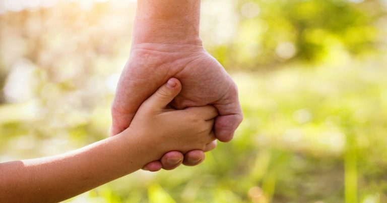Pais adotivos têm licença-paternidade de cinco dias em MS