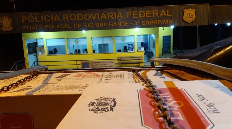 PRF apreende mais 400 mil maços de cigarros em Rio Brilhante