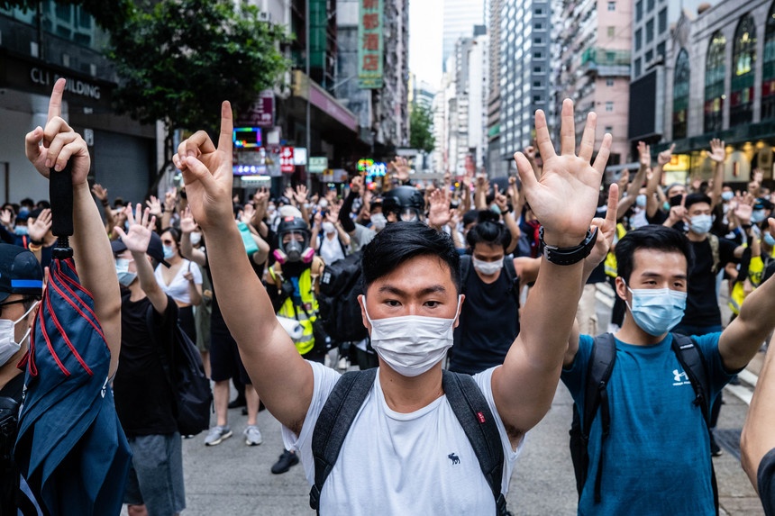 Universidade de Hong Kong expulsa professor e provoca indignação
