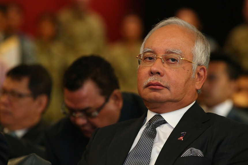 Ex-primeiro-ministro da Malásia condenado por corrupção