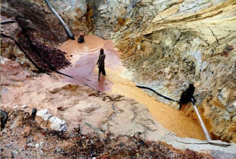 Venezuela: Assassinatos de 149 mineiros revelam corrida do ouro com tortura e desmatamento na 