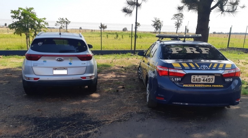 PRF realiza retenção de veículo paraguaio com 124 multas pendentes