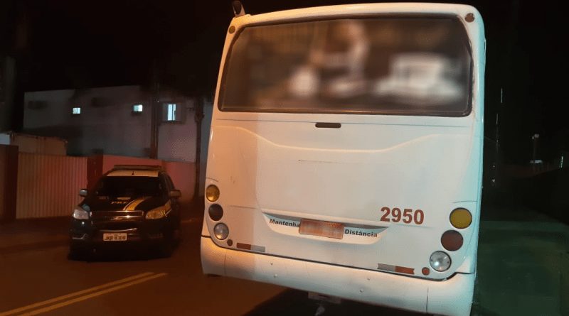 PRF apreende ônibus com placas adulteradas em Naviraí