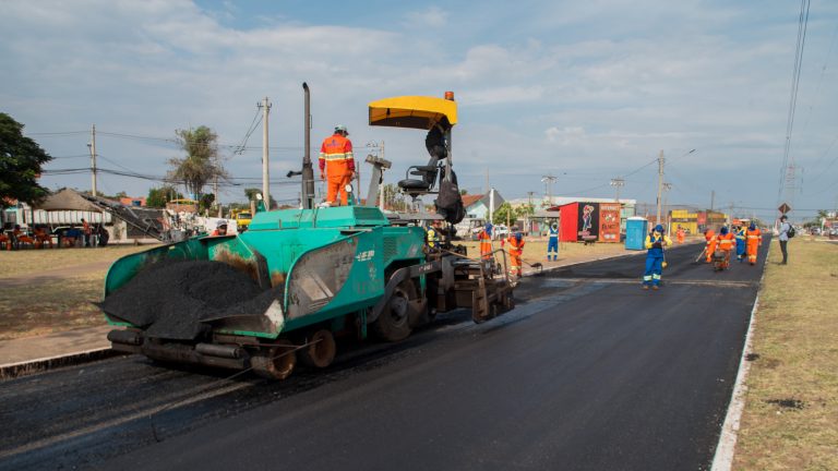 Com 10 km de recapeamento, Bairro Tiradentes terá todos os acessos com asfalto