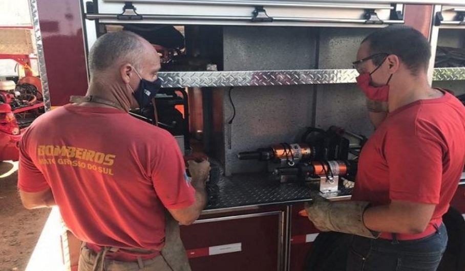 Com inovação e sustentabilidade, bombeiros desenvolvem suporte para ferramentas de salvamento