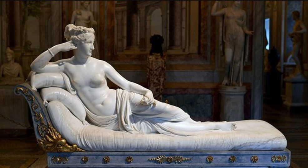 Itália: Homem quebra estátua em museu tentando tirar uma selfie