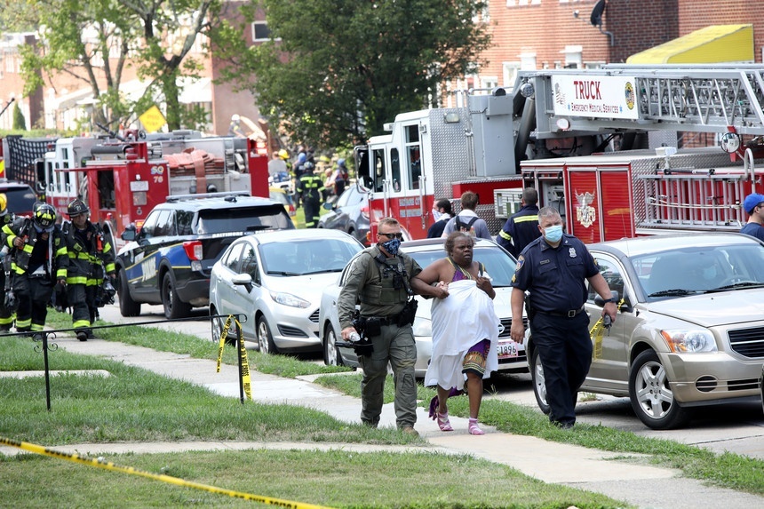 Um morto e três pessoas hospitalizadas após explosão de gás em área residencial de Baltimore