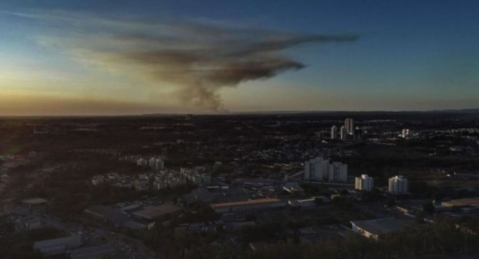 Nuvem gigante de fumaça assusta moradores e elevado número de incêndios pode agravar pandemia no Centro-Oeste