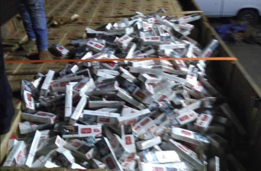 Cerca de 24.500 maços de cigarros contrabandeados são apreendidos pela Policia Civil
