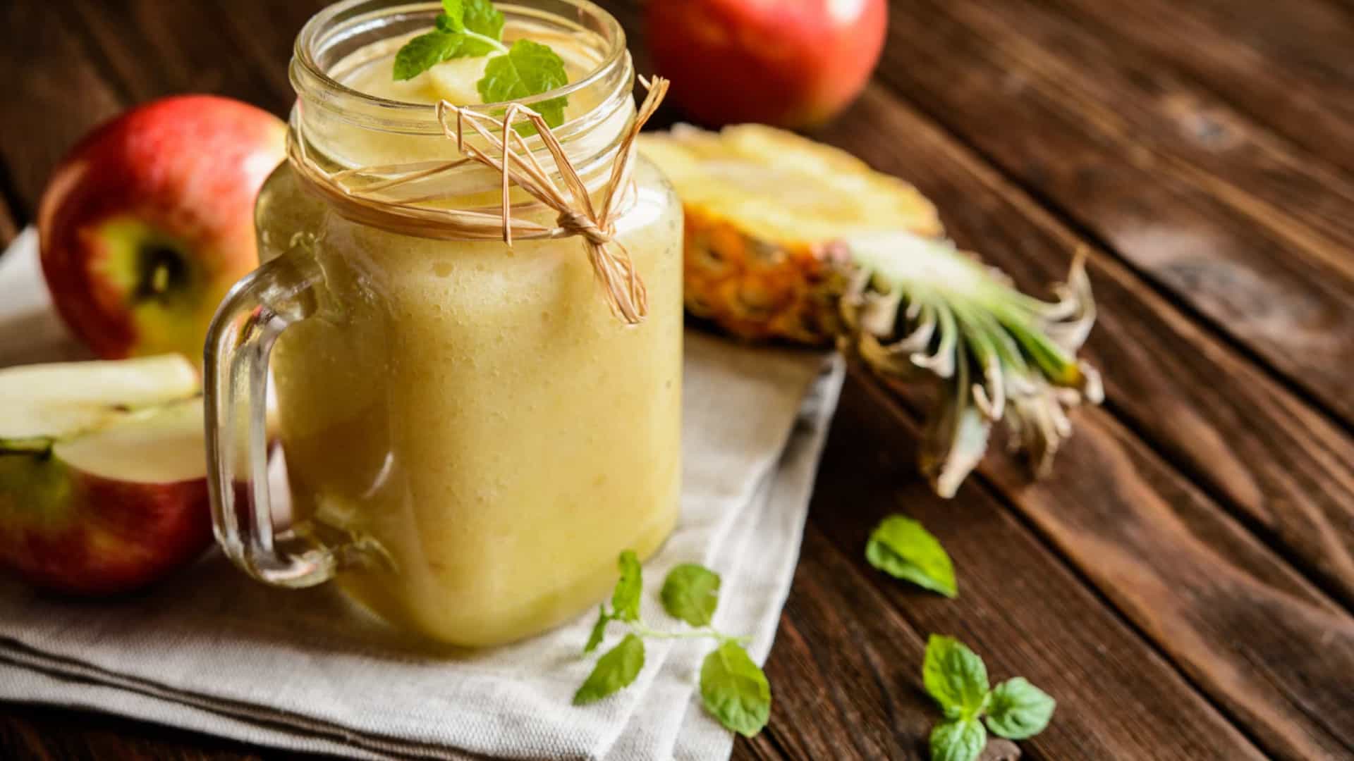 Receita: suco de abacaxi com maçã acelera o metabolismo e emagrece