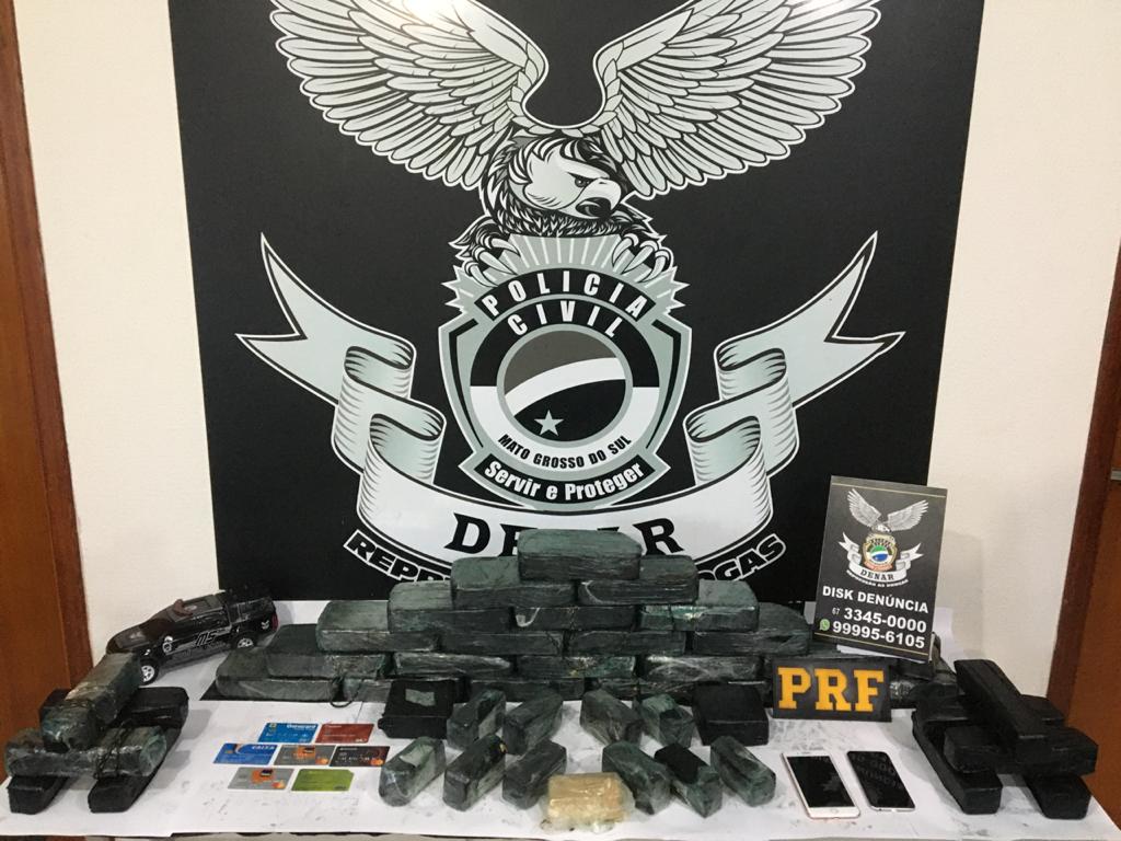 Em ação conjunta entre a PRF e Polícia Civil, casal é preso na br-060 transportando 46 tabletes de pasta-base de cocaína
