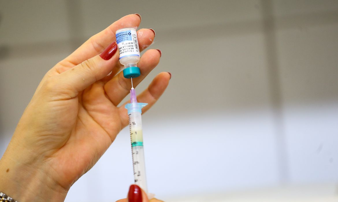 OMS analisará estudos de vacinas da Moderna e da AstraZeneca nas próximas semanas
