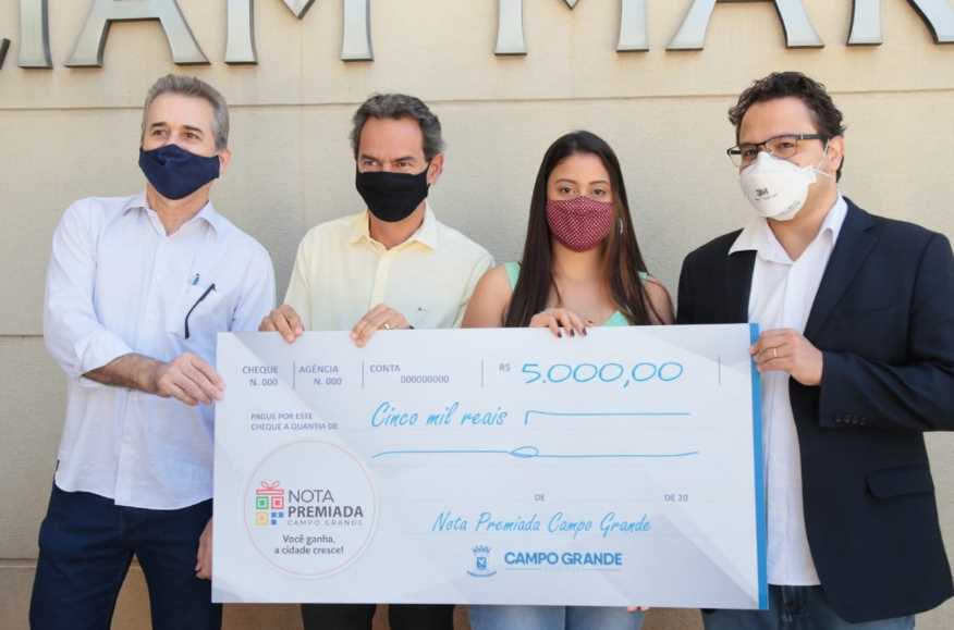 Prefeitura entrega 70 mil às ganhadoras do 6º sorteio da Nota Premiada