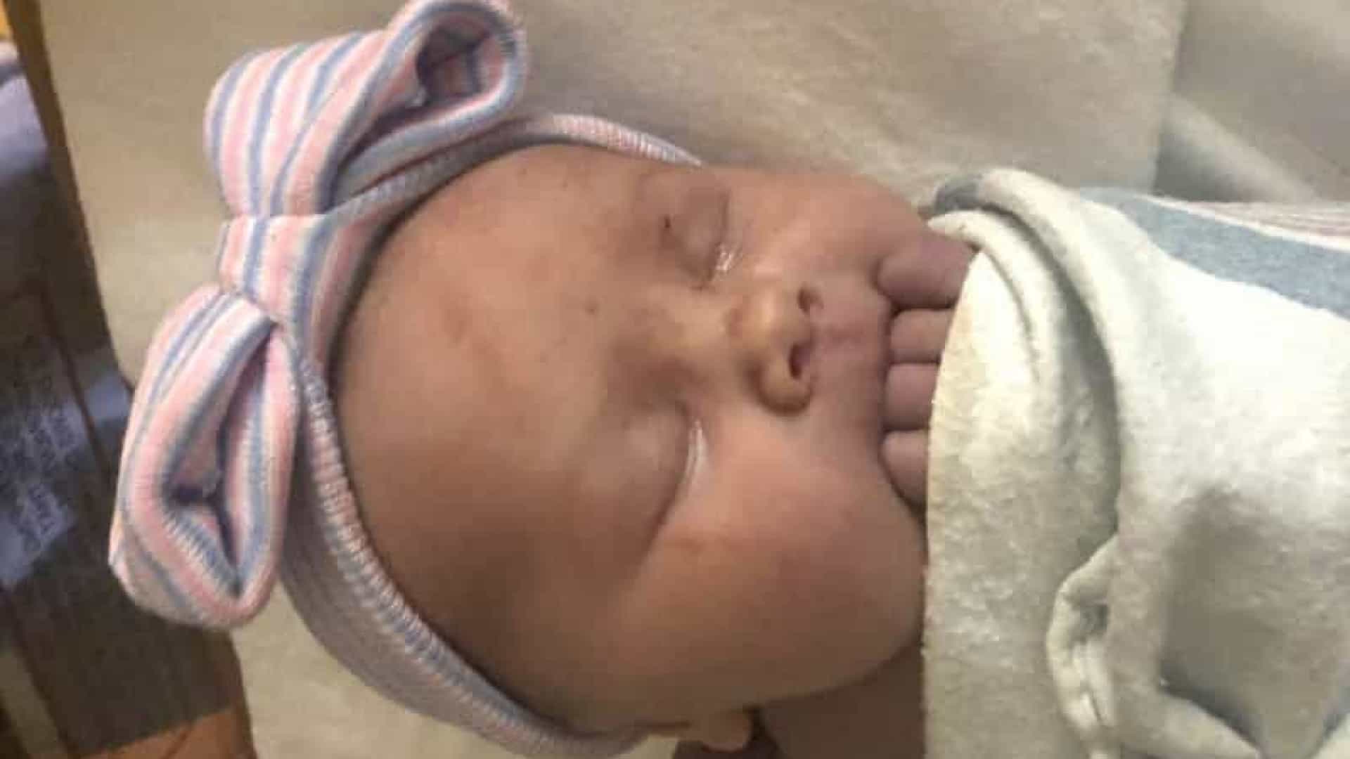 Após 14 filhos, casal do Michigan dá as boas-vindas à primeira filha