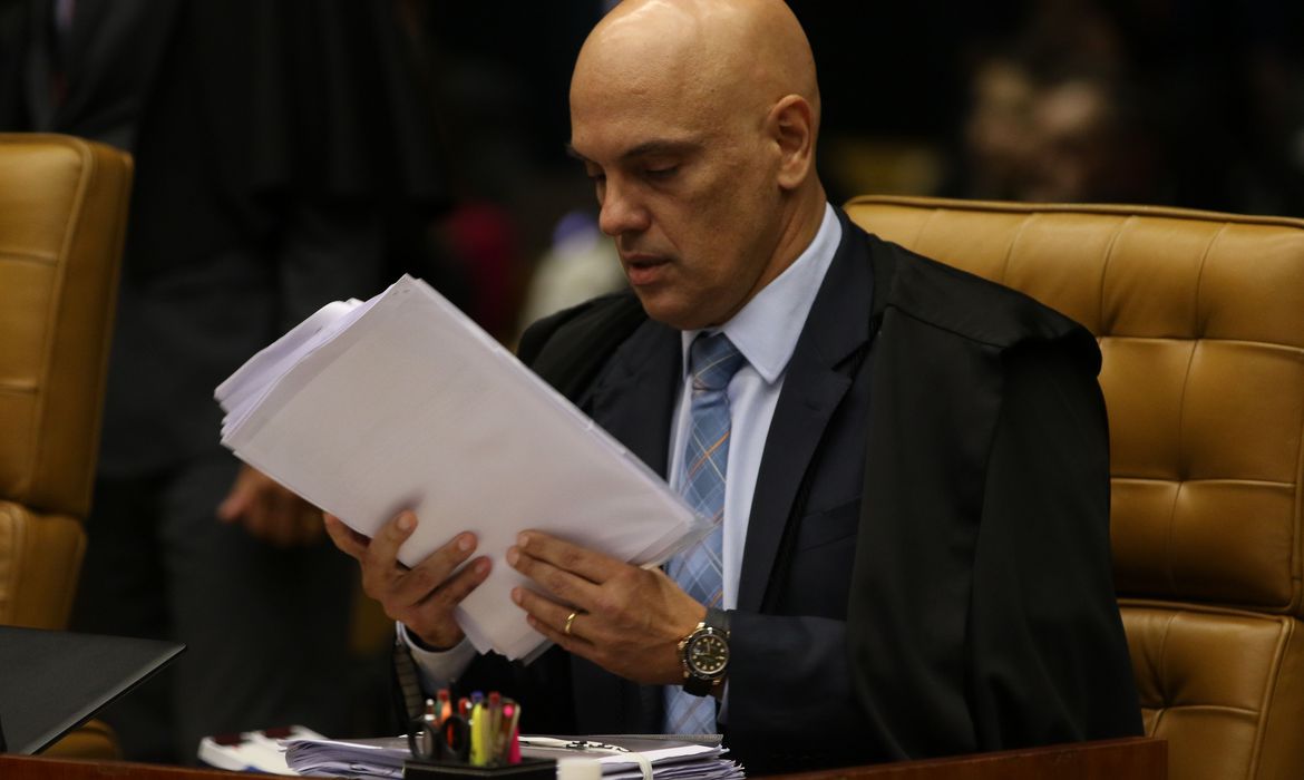 Moraes mantém inquérito sobre suposta interferência na PF
