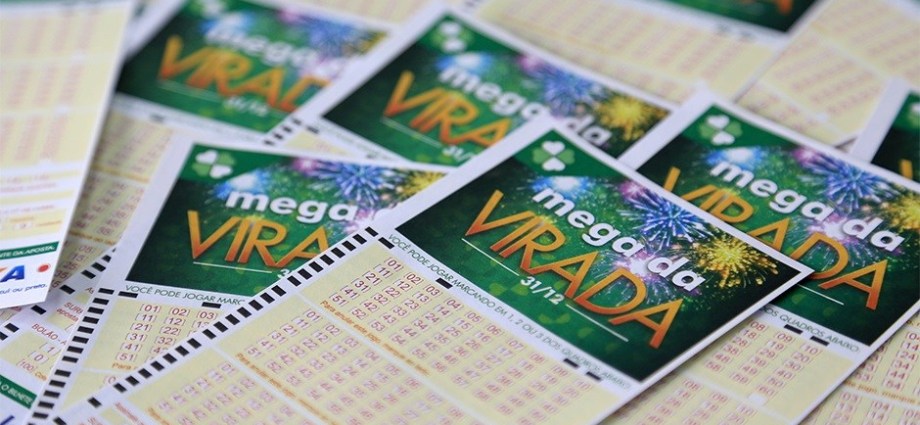 Mega da Virada: 2 apostas levarão R$ 162,6 milhões cada; veja números do sorteio