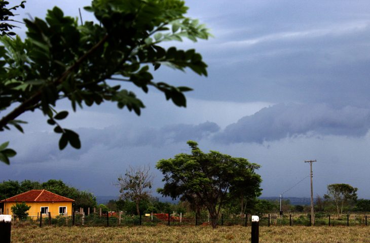 Ciclone no Sul do País e instabilidade no Paraguai causam vendavais em MS