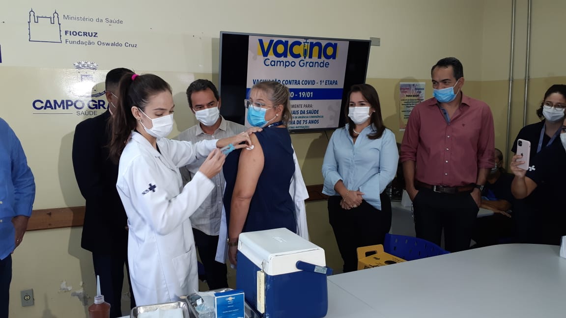 “Prefeitura inicia vacinação contra a Covid-19 em profissionais de saúde da linha de frente e idosos asilados
