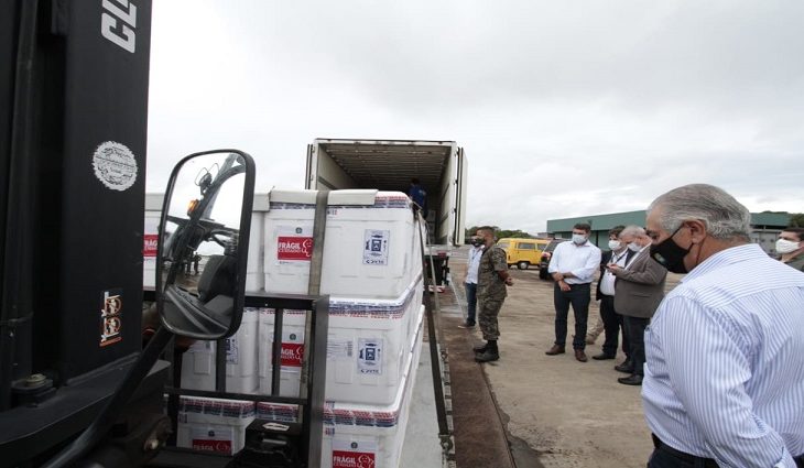 Vacina chega a Mato Grosso do Sul e distribuição aos municípios começa ainda hoje
