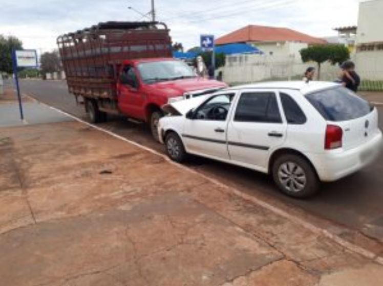 Polícia Militar de Costa Rica prende condutor embriagado que causou acidente