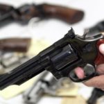 Governo altera decretos para ampliar acesso a armas e munições