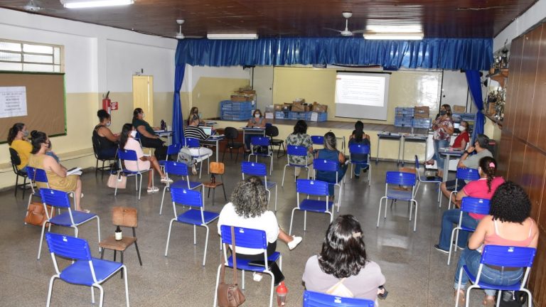 Professores e servidores da educação iniciam preparação do ano letivo para alunos da Reme