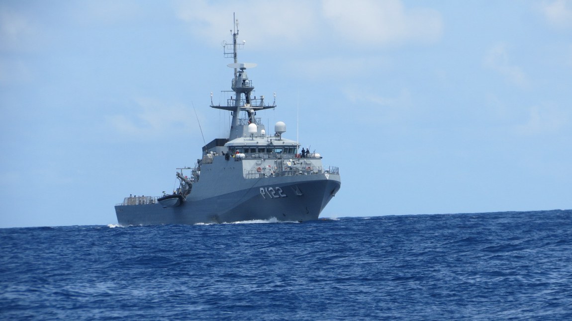 Marinha e PF apreendem barco com cocaína na costa de Pernambuco