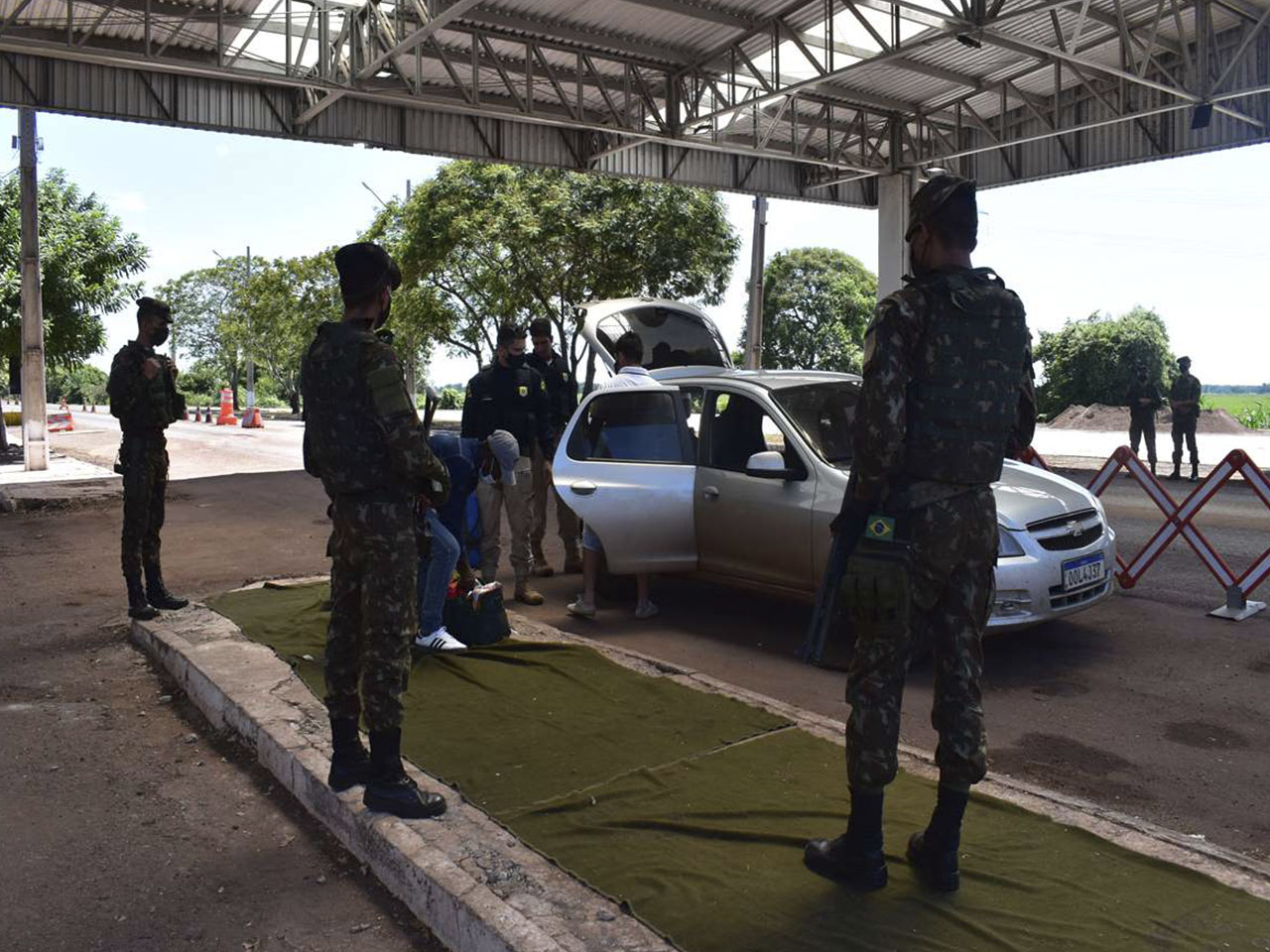 Exército combate crimes transfronteiriços na rodovia BR-262, no Mato Grosso do Sul