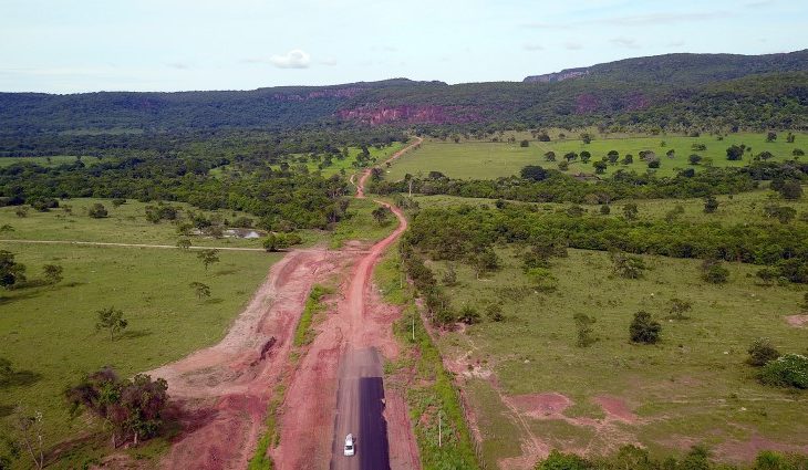 Governo assina contrato para obra na estrada ecológica entre os distritos de Palmeiras e Piraputanga