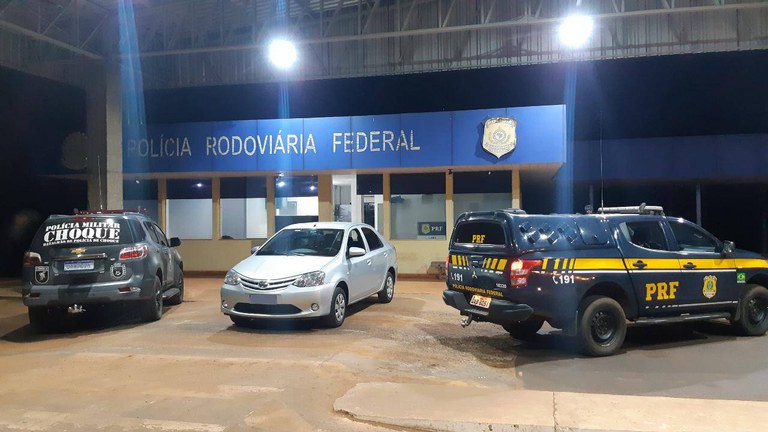 PRF prende três suspeitos de esfaquear e roubar carro de vítima em Campo Grande