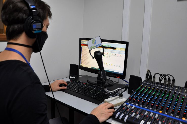 ALEMS recebe equipamentos para Rádio e firma convênio entre TV ALEMS e TJMS