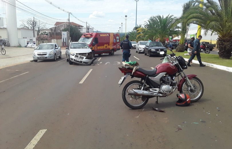 Corpo de Bombeiros Militar atende acidente de trânsito no centro de Costa Rica