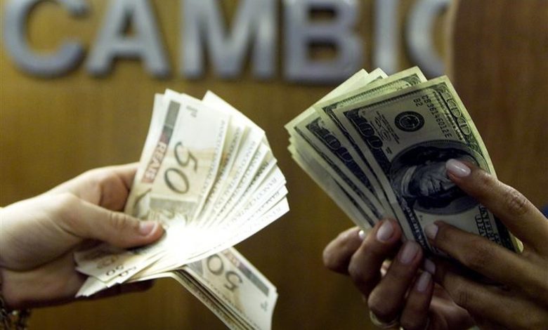 Dólar abre em leve alta com perspectiva de novas elevações na Selic