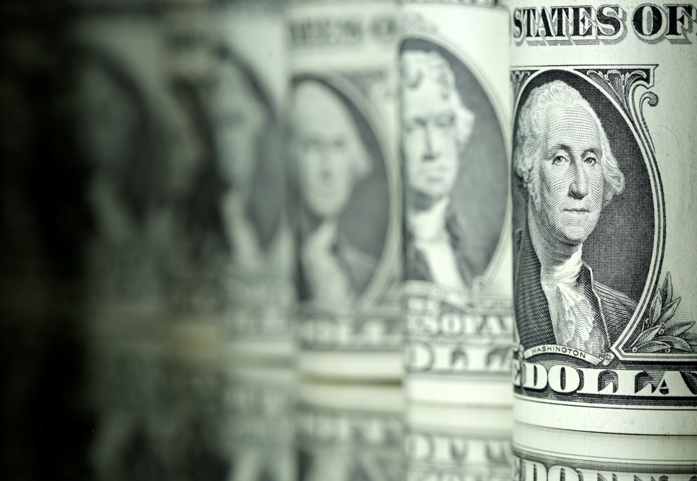 Dólar abre em alta de olho em dados de inflação nos EUA