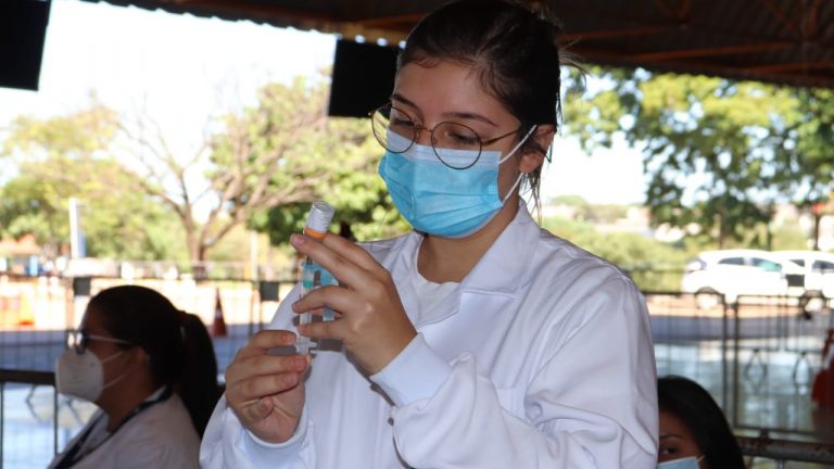 À espera de novas doses, Campo Grande mantém vacinação exclusiva para públicos específicos