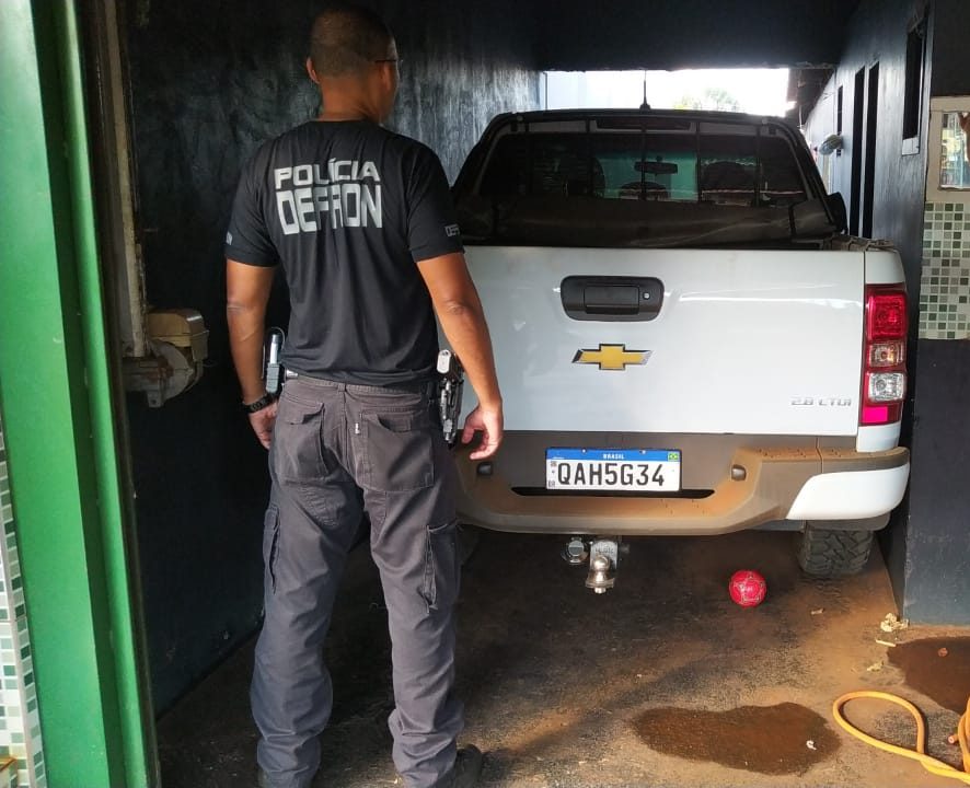 Polícia Civil apreende camionete furtada que seria utilizada para o transporte de drogas